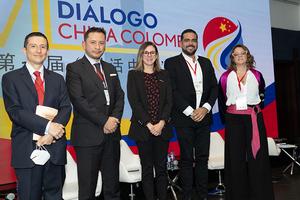 From Left to Right: Leandro Ramos (Sinopharm), Marco Antonio Rincón, Diana Calderon (Sinovac), Dr. Hernando Pombo and Colombia Health Minister Advisor Dr. Carolina Gómez