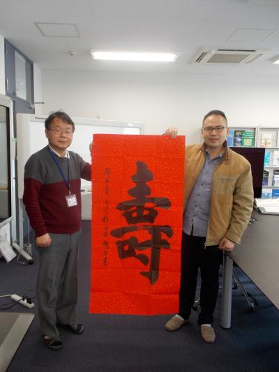 Professor Hideo Hosono and Assistant Professor Junjie Wang of Tokyo Tech