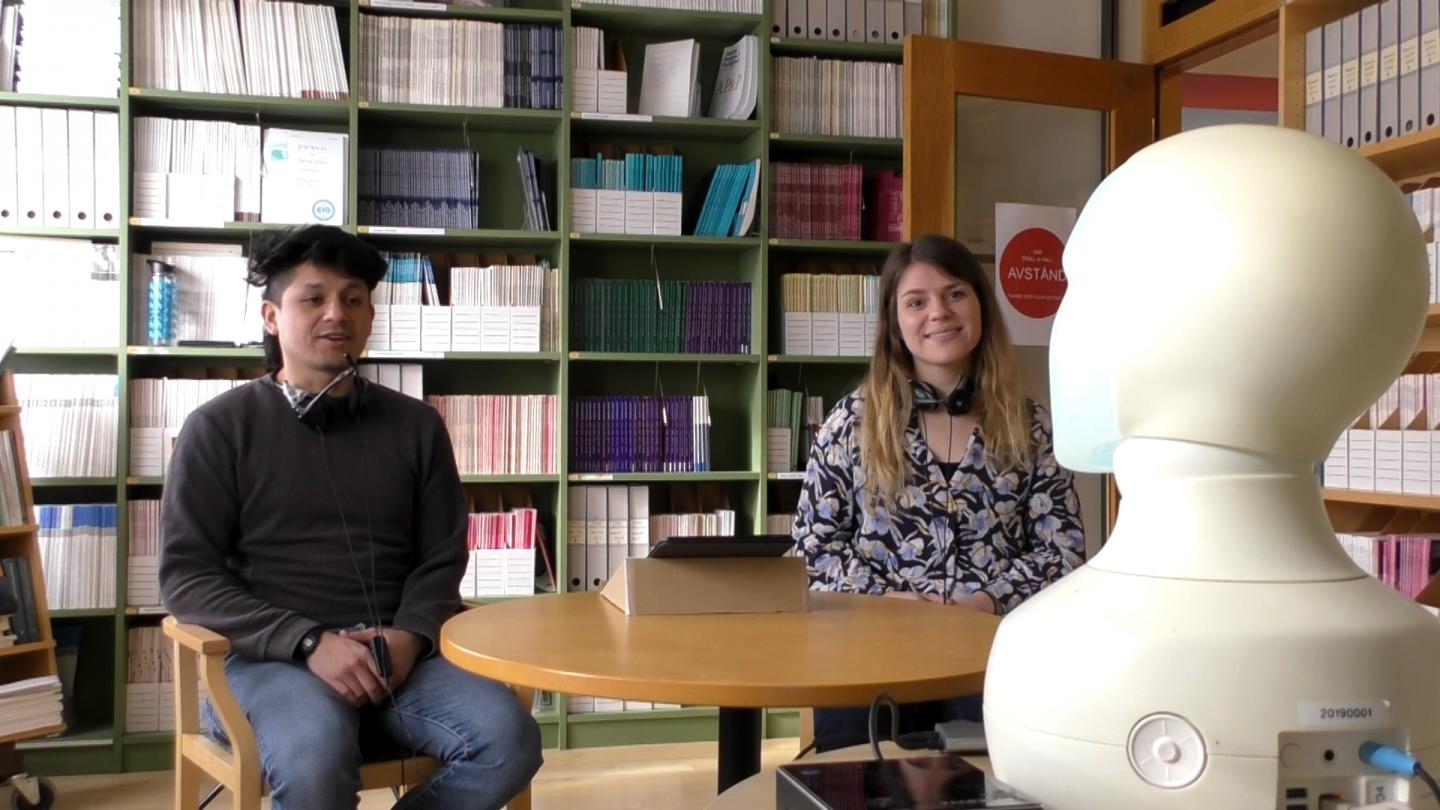 Testing robot interaction in a group activity (2)