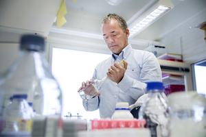 Stefan Björklund in lab