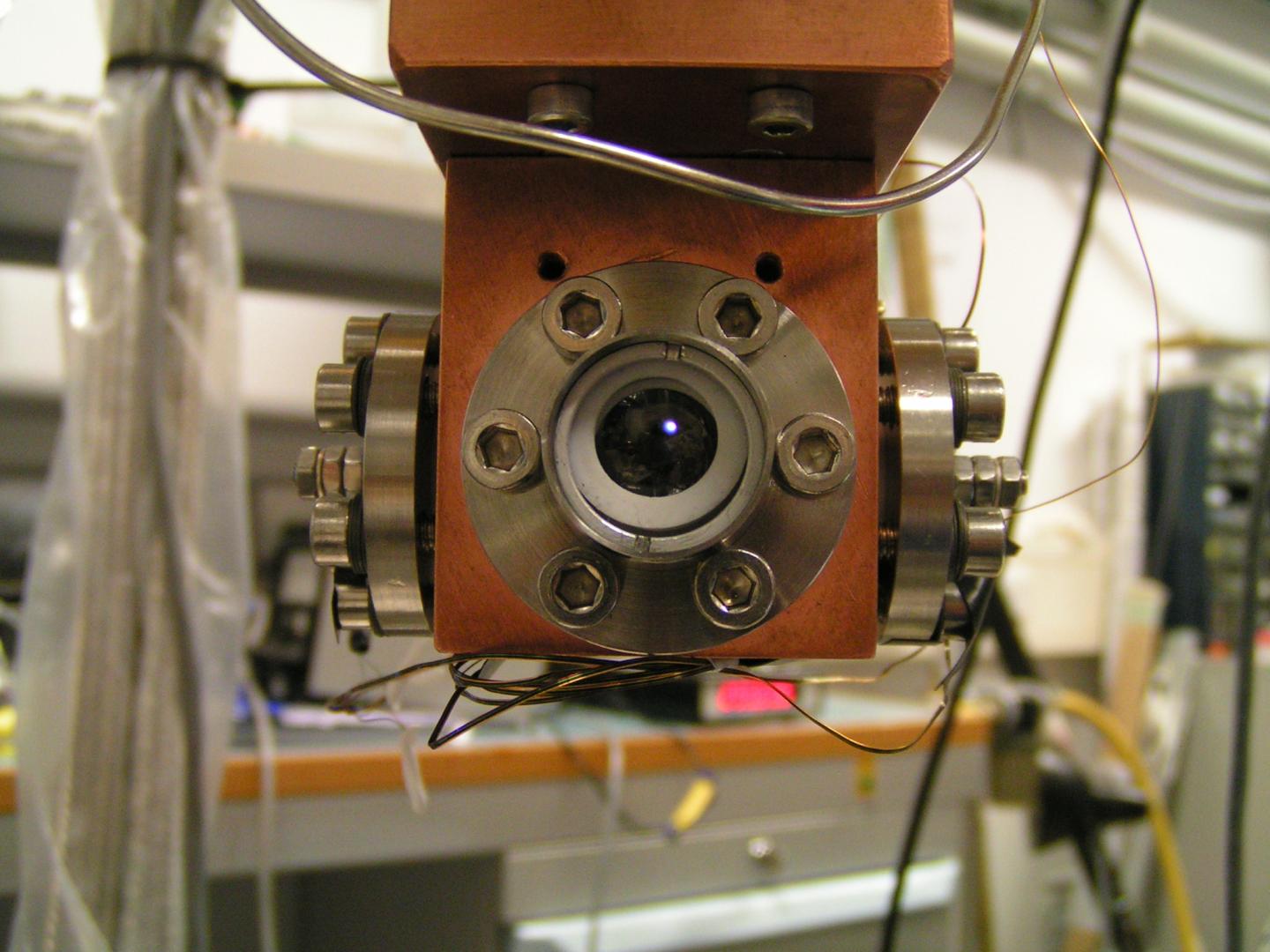 Image of a Micro Discharge Cell Mounted on a Low Temperature Fridge