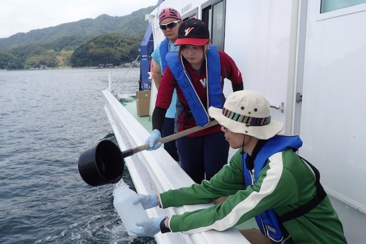 DNA Analysis of Seawater: Collecting Water Samples