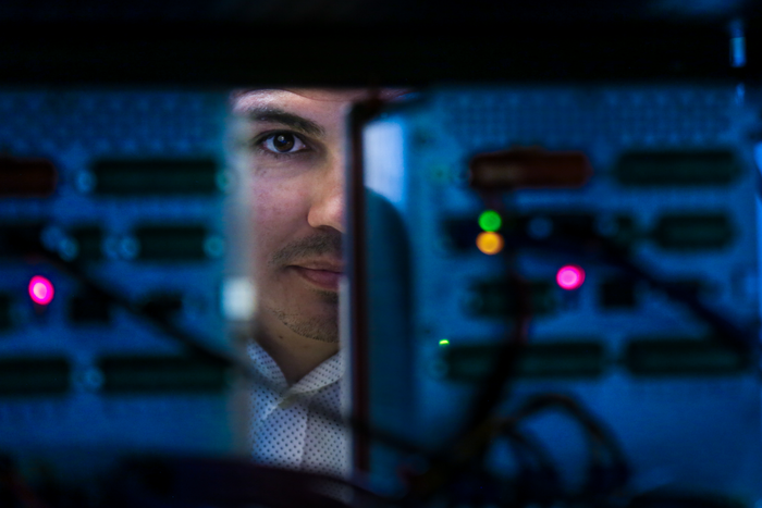 ornl-s-raymond-borges-hink-enh-image-eurekalert-science-news-releases