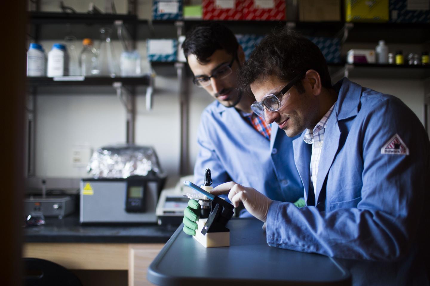 Emory Chemists Khalid Salaita and Aaron Blanchard