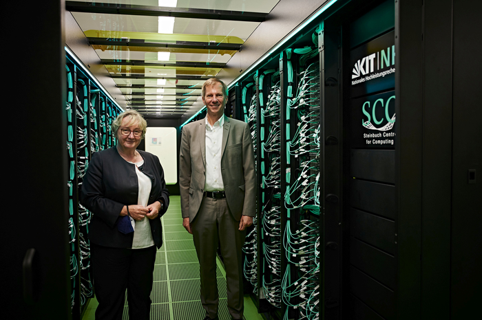 Minister Theresia Bauer and Vice-President Oliver Kraft inaugurating the HoreKa supercomputer at KIT. (Photo: Riccardo Prevete, KIT)