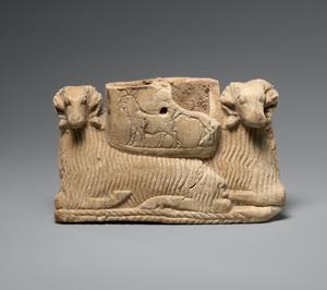 Vessel supported by two rams