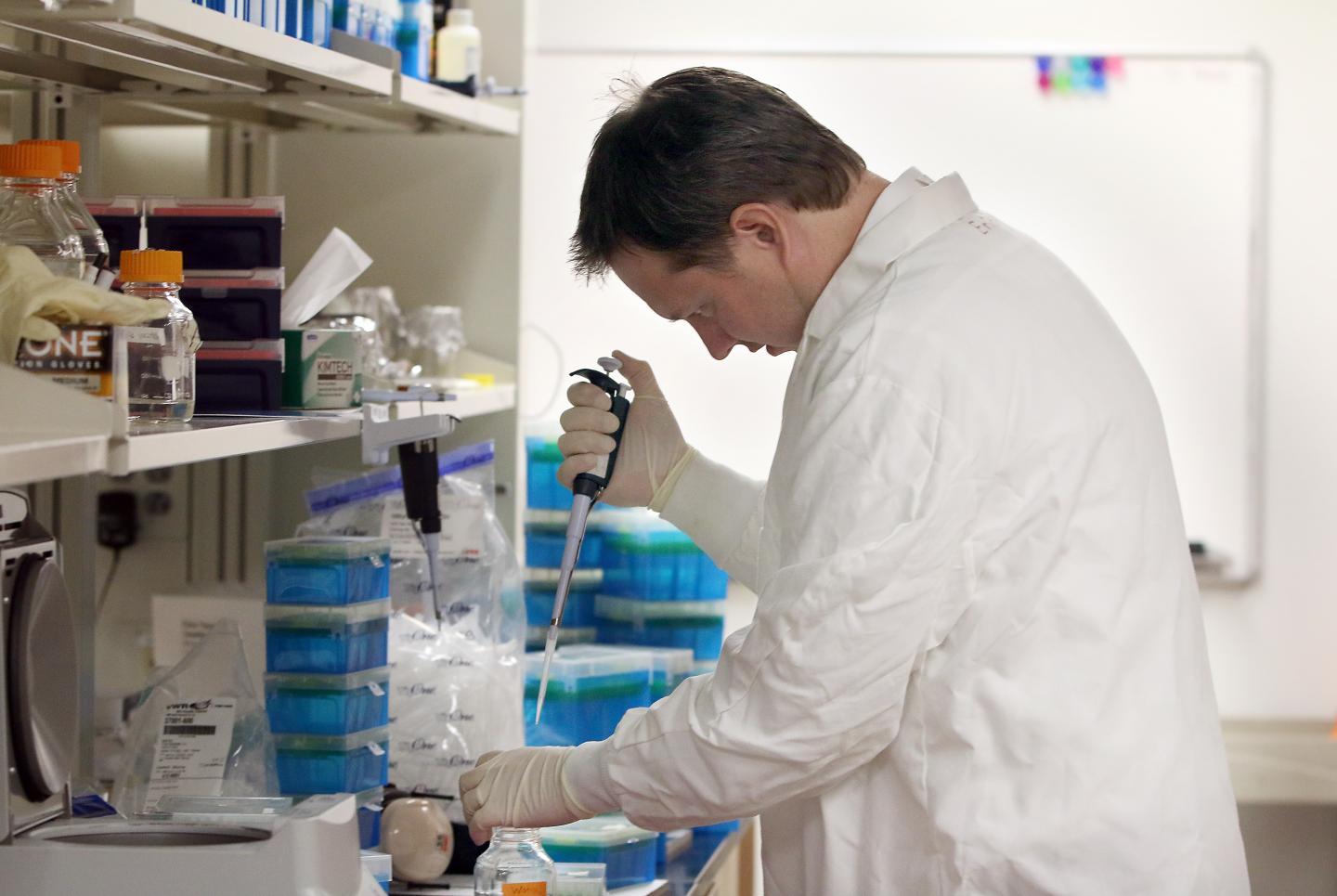 Eric Bartee, Ph.D., of the Medical Unversity of South Carolina in his laboratory