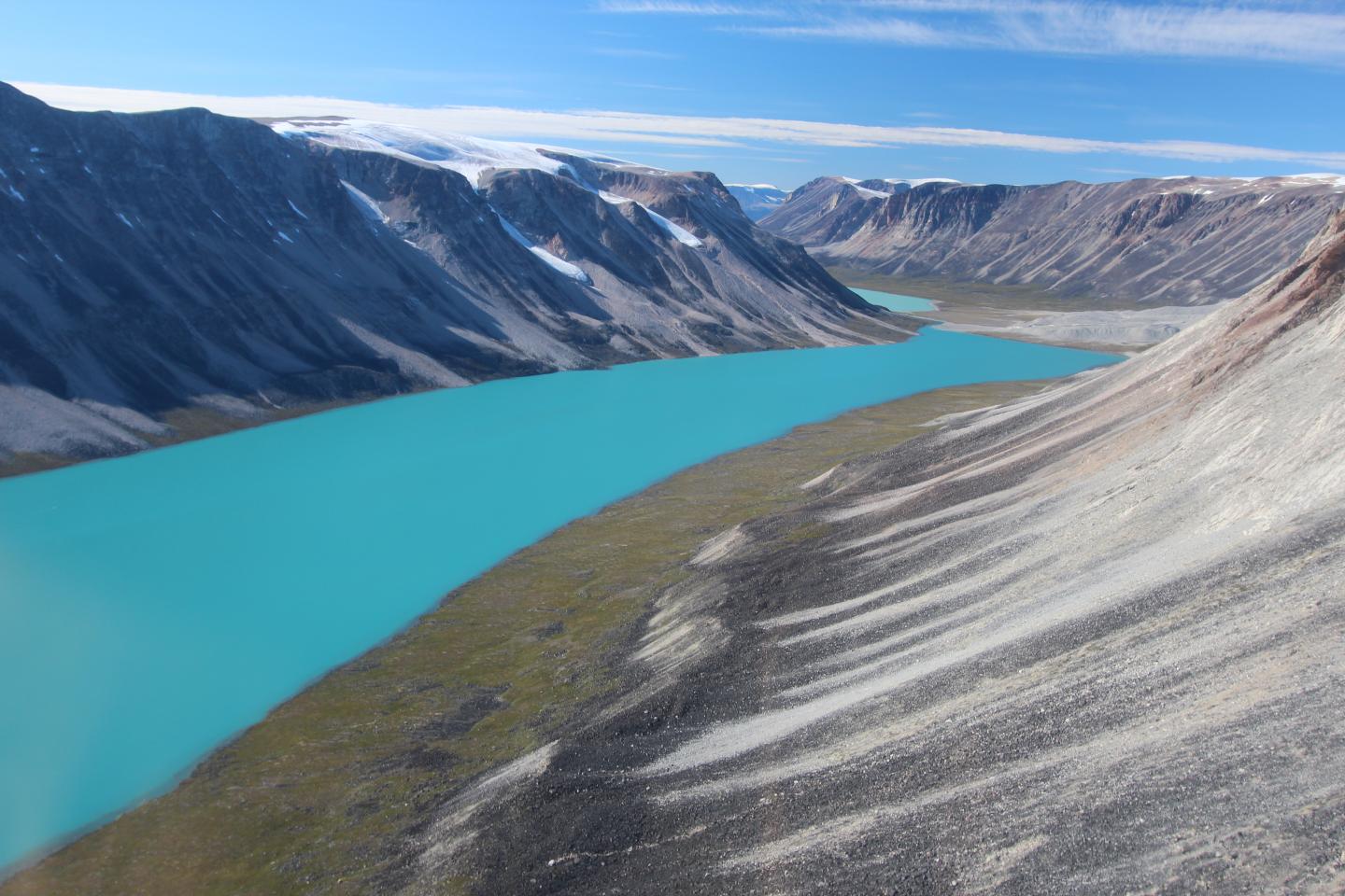 Длина реки гренландия. Ледяной каньон Гренландия. Голубая река Гренландия. Большой каньон в Гренландии. Гранд каньон в Гренландии.