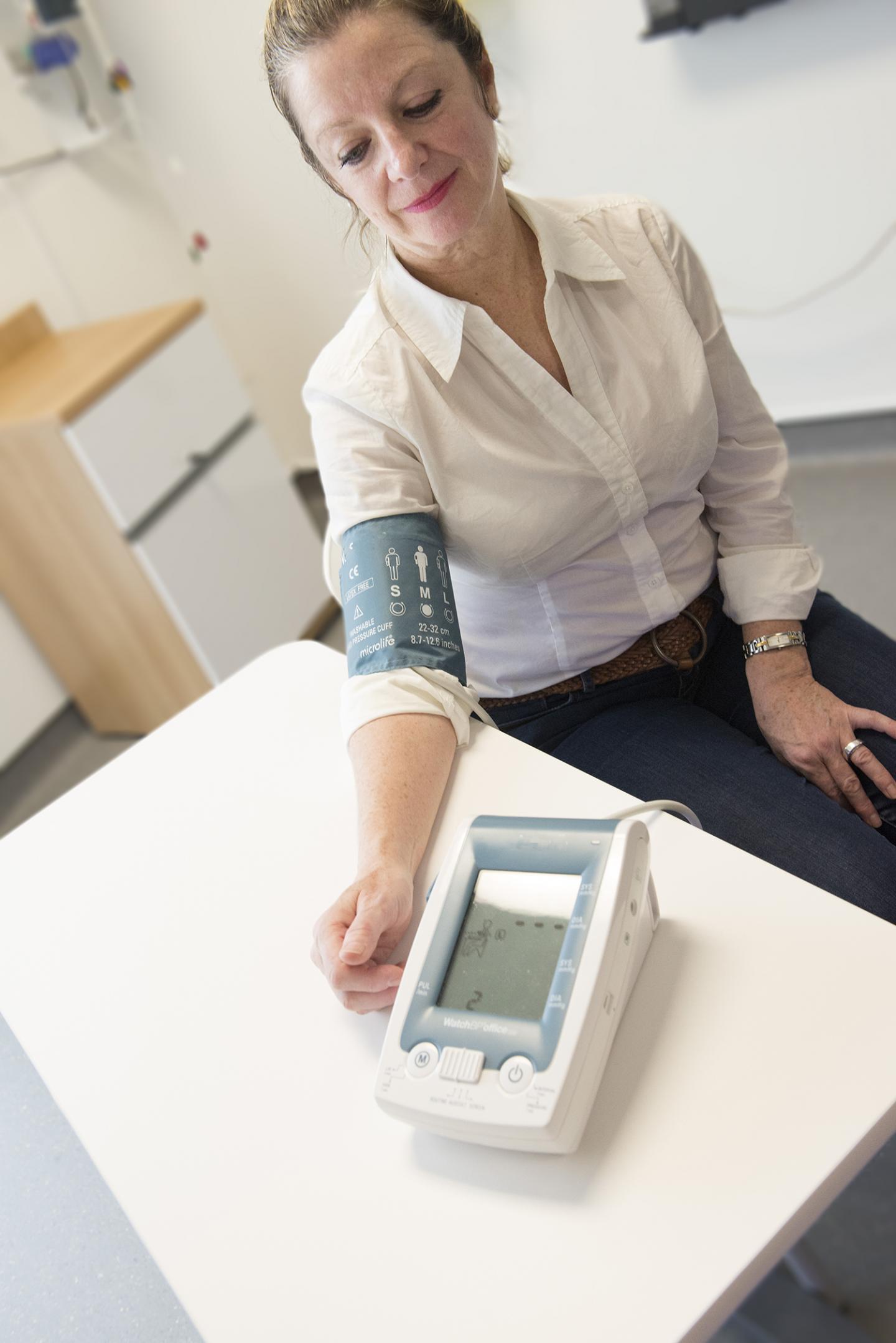 Automatic Electronic Device to Measure Blood Pressure