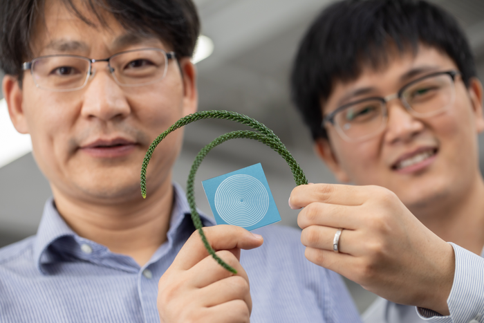 CityU research team successfully allows liquids to flow in different directions on the same surface.