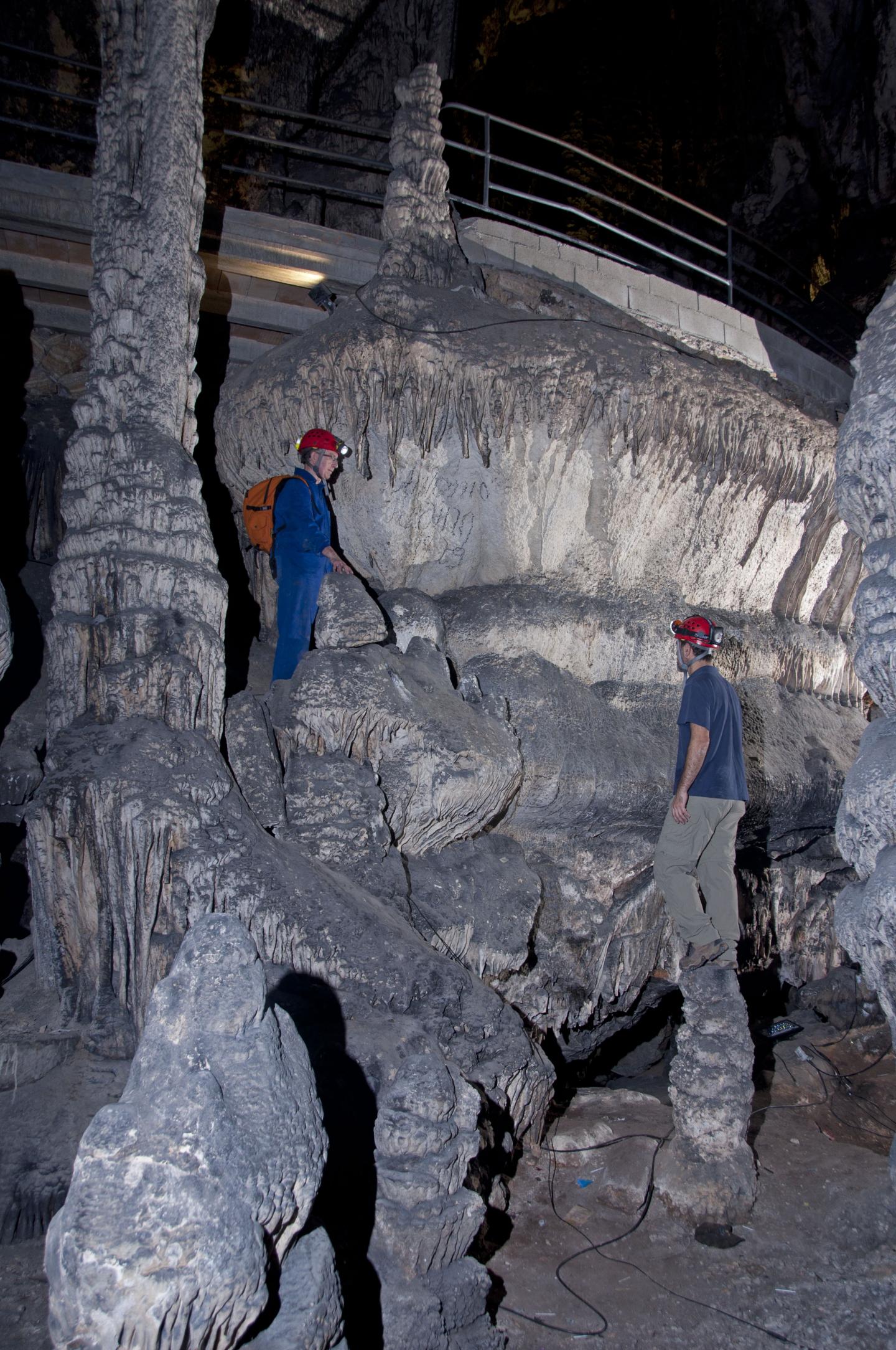 Phreatic Overgrowth on Speleothems