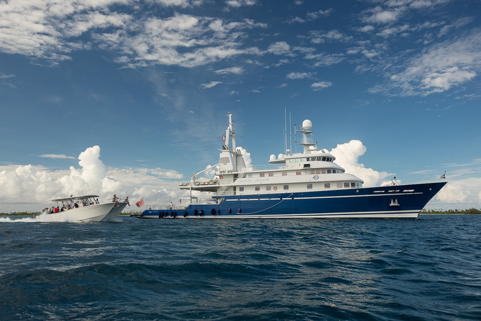 M/Y Golden Shadow with dive vessel, the Calcutta