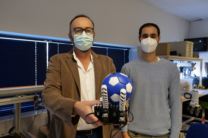 The creators of “Rolling fingers” in School of Industrial Engineering o University of Malaga