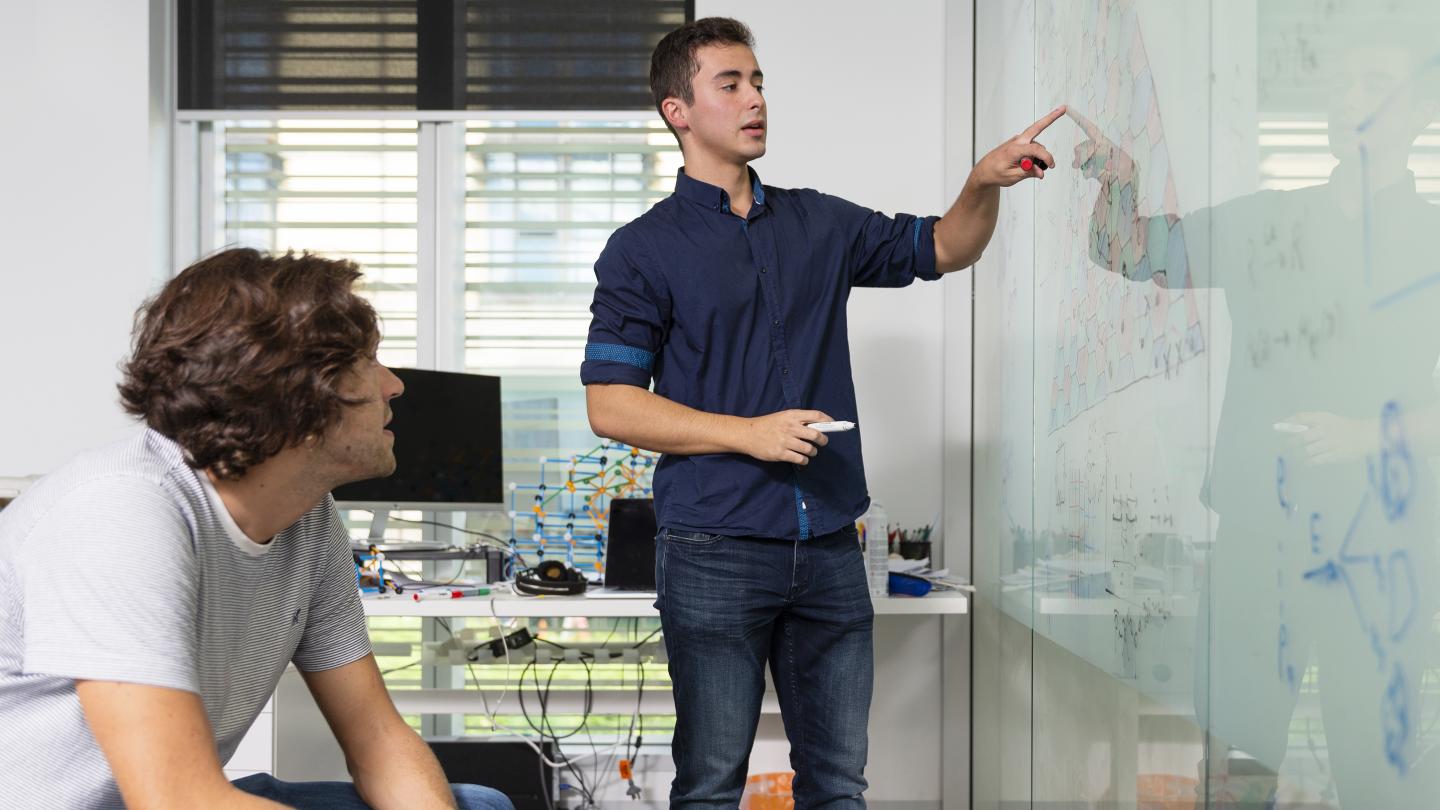 Bring science. 3d персонажи. Zspace laptop station 8 gb/256gb. Scientist study spirit. Математика для детей.