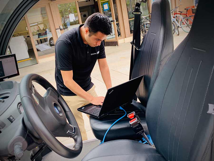 Self-driving mail cart