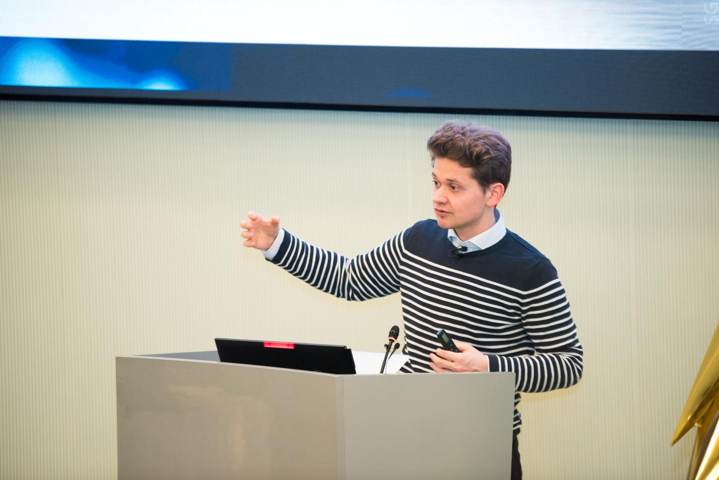 Alex Fedorov, head of the Russian Quantum Center research group and expert at the NUST MISIS Quantum Communications Theory Lab.