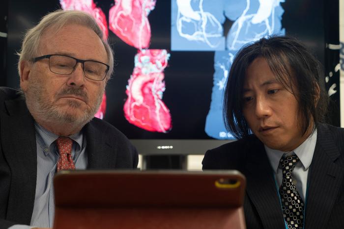 Professor Patrick W Serruys and Professor Yoshi Onuma in the CORRIB Core Lab at University of Galway