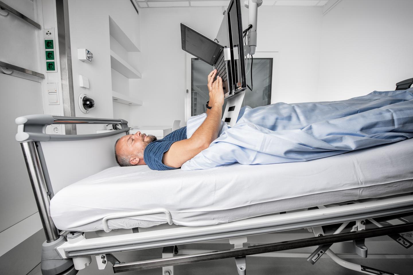 Head-down bed rest at a slight 6-degree angle is the standard way of simulating the effects of microgravity on Earth.