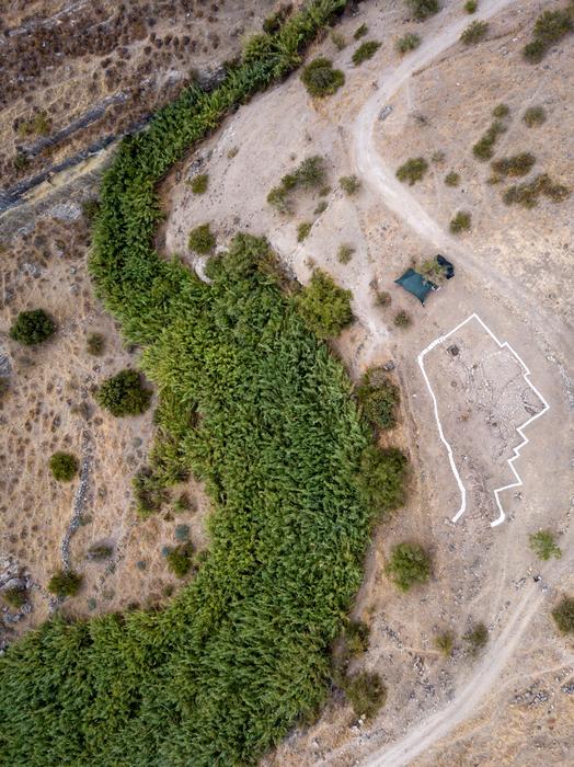 An aerial photograph of the Natufian site of Nahal Ein Gev II.