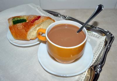 Cup Color Influences the Taste of Hot Chocolate