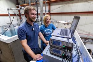 Reed & Ezell work on transistor testing