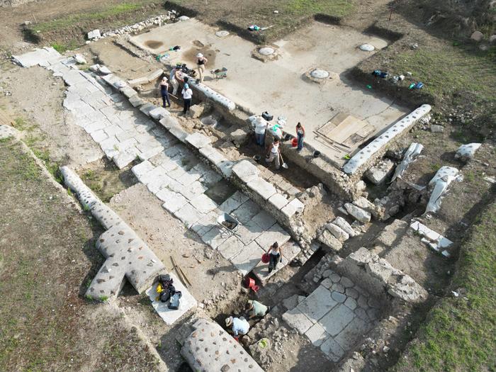 Excavation of footpaths between the basilica and theatre