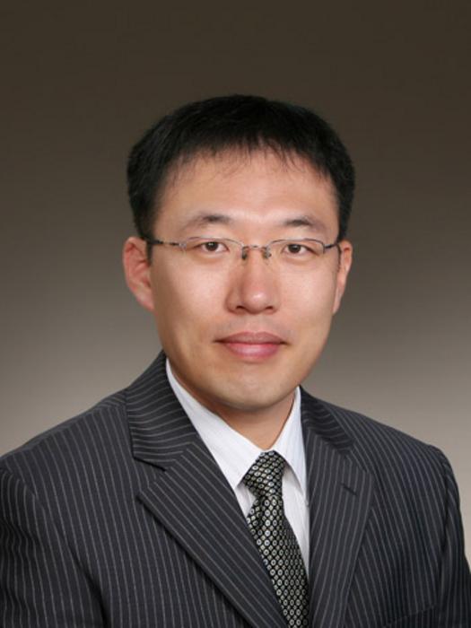 Woo-Suk Chang, professor of biology at UTA and principal investigator on the USDA grant