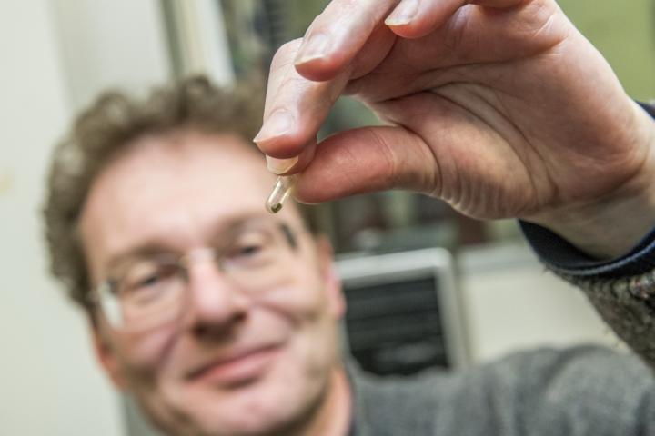 Oliver Tschauner, DOE/Lawrence Berkeley National Laboratory 