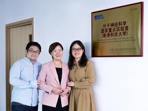 HKUST President Prof. Nancy IP (center) is joined by co-first author of this research paper and former Research Assistant Professor at HKUST Division of Life Science, Prof. ZHOU Xiaopu (left), and former Research Associate at HKCeND, ZHONG Huan (right).