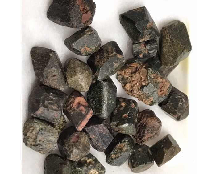 Using Mössbauer spectroscopy, Osaka Metropolitan University scientists investigate the iron ion status of pyroxenes, a major group of rock-forming silicate minerals.