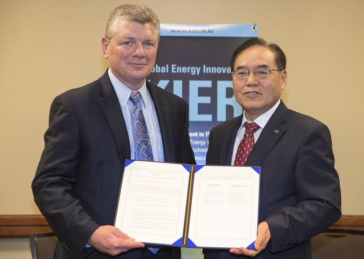 UTA and KIER Sign Agreement