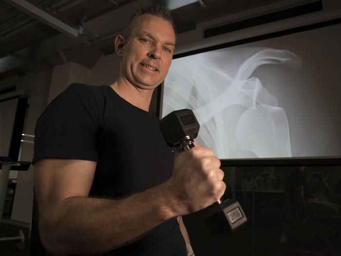 Study reveals winning combination for sports-related shoulder injuries