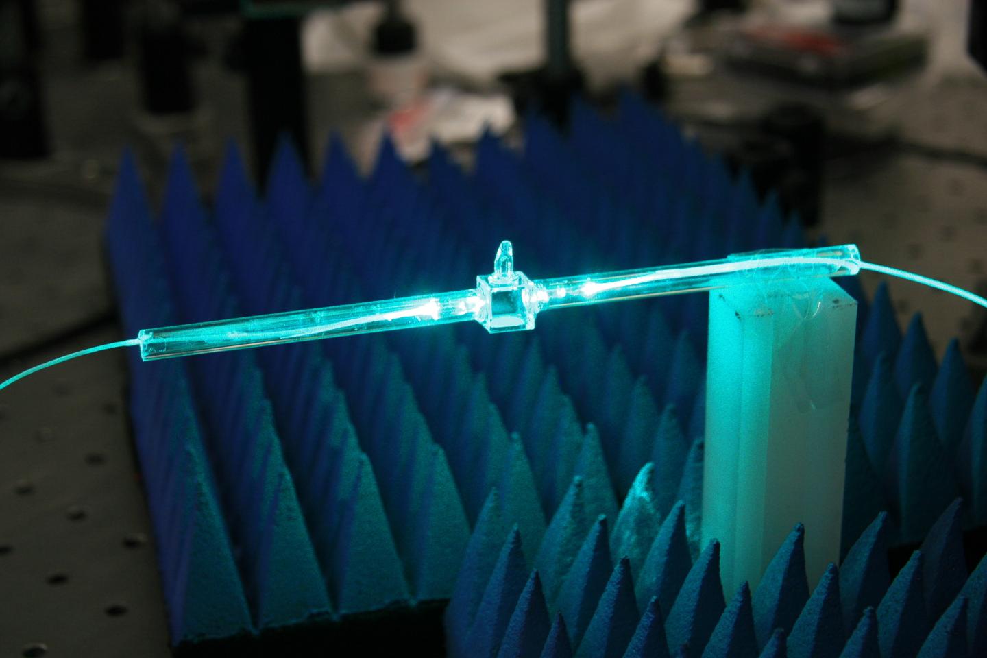 Photo of the First Fiber-Coupled Vapor-Cell for Electrical Field Measurements