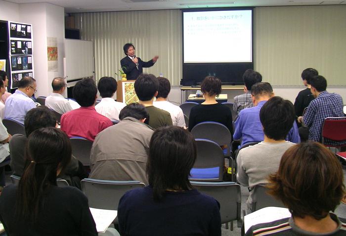 The 2004 Open Seminar held on the theme of “Lessons from the Great Hanshin-Awaji Earthquake” (courtesy of Professor Emeritus Hokugo)