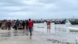 Boats coming ashore to land their catch