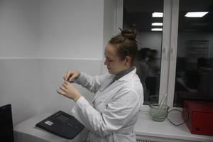 Daria A. Fomicheva working in the lab