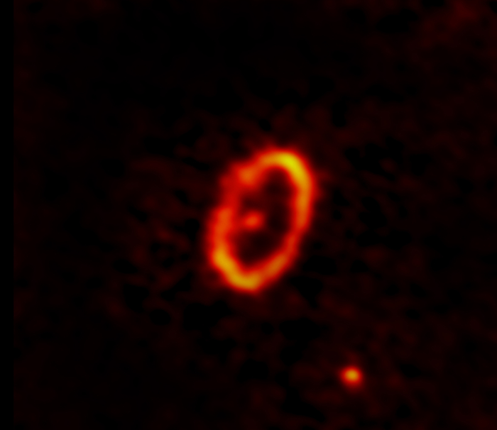 La primera imagen de HD 53143 en longitudes de onda milimétricas revelan una clara excentricidad.