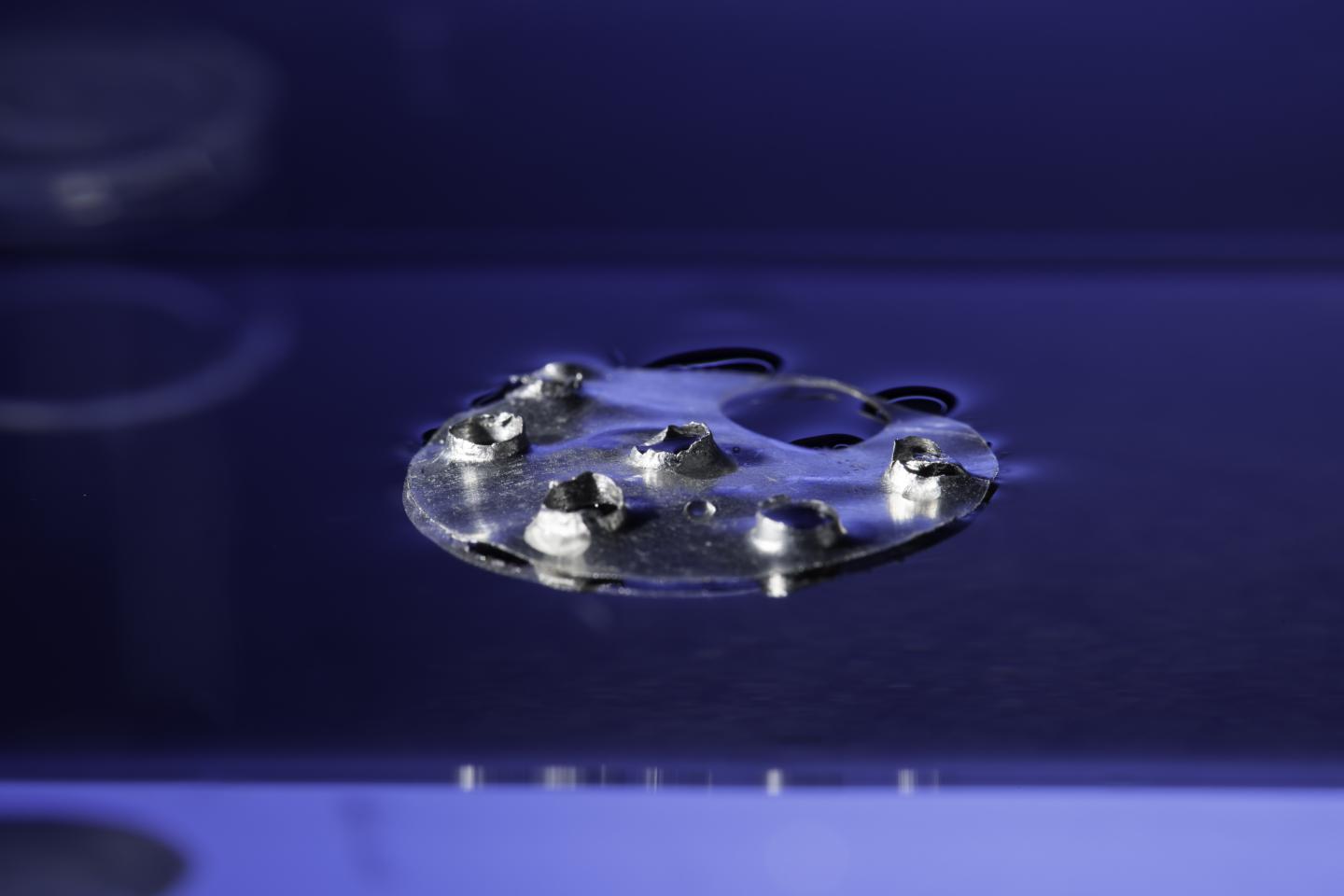 Superhydrophobic Metallic Structure