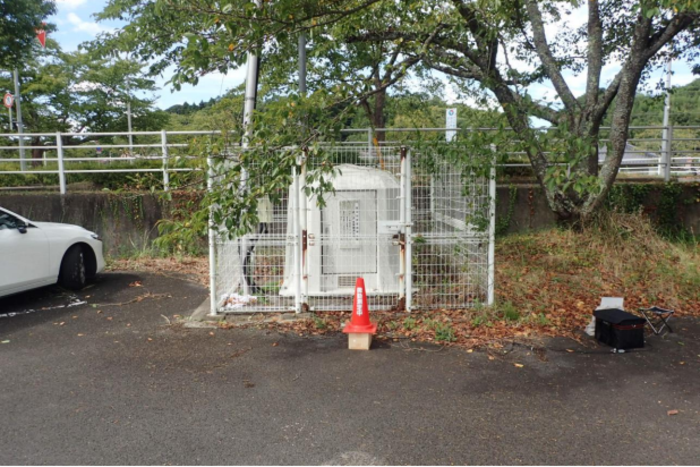 Microtremor observation at a seismic observation station