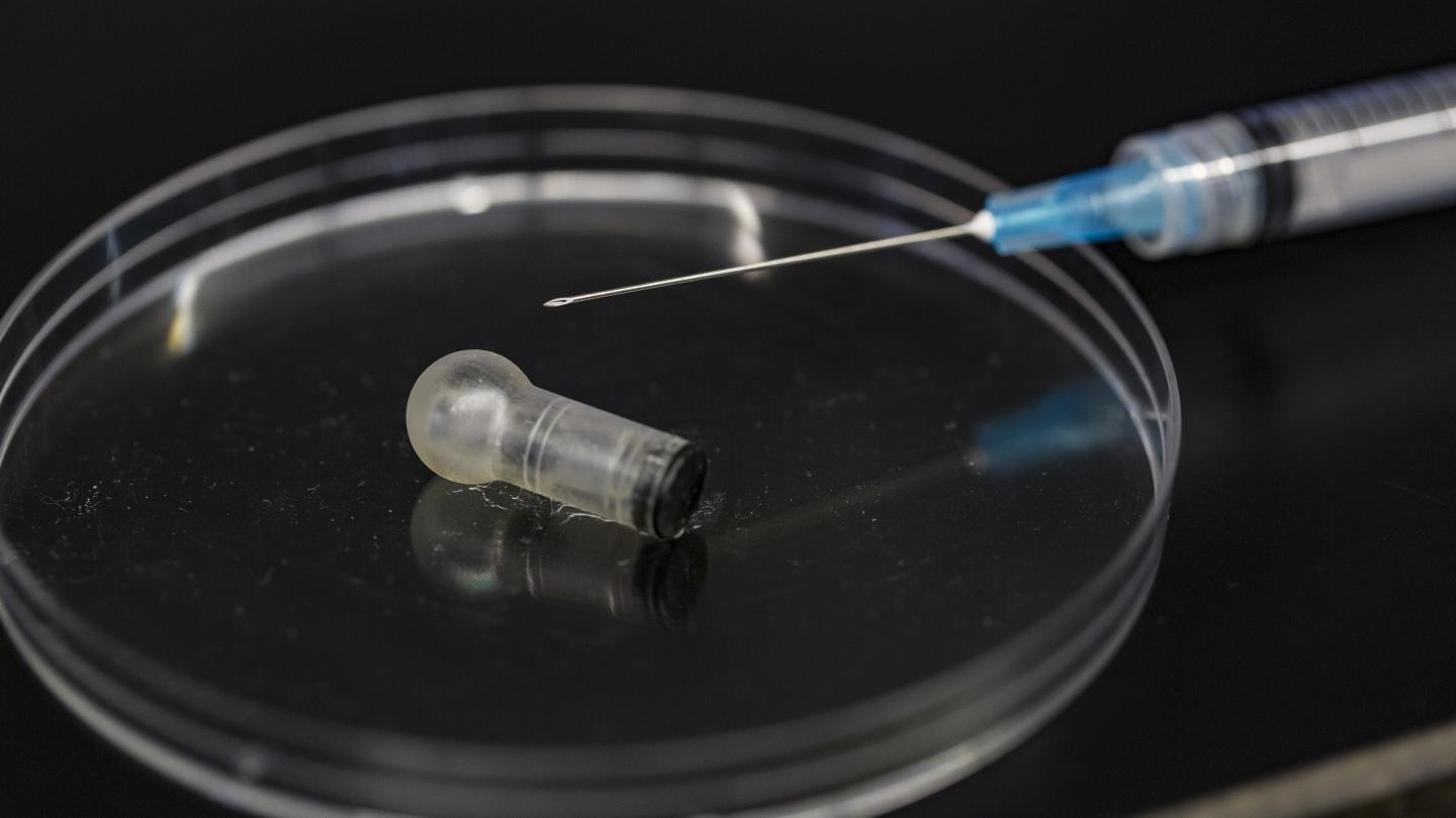 MucoJet Next to a Syringe