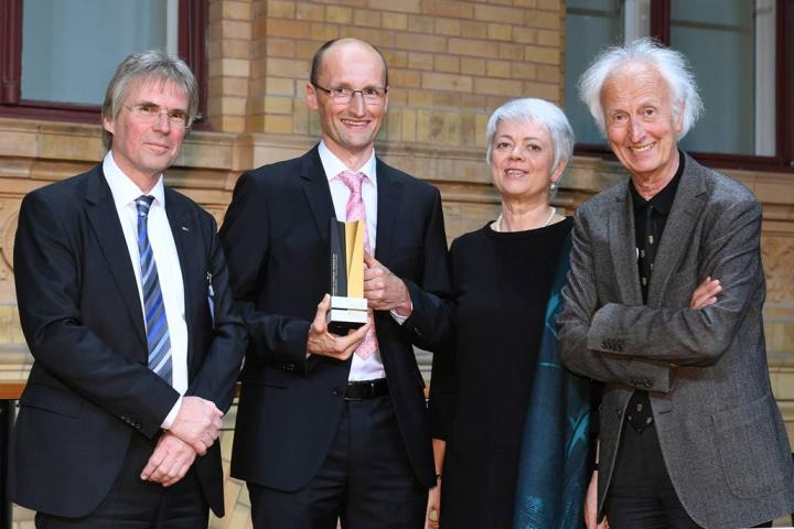 Award Winner Wolfgang Wernsdorfer with Holger Hanselka, Cornelia Quennet-Thielen, and Helmut Schwarz