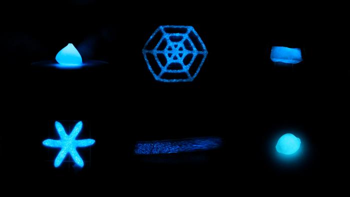 Bioluminescent materials made with algae