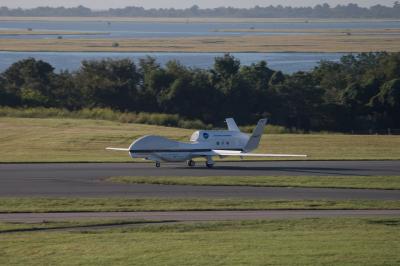NASA Global Hawk 872 Lands