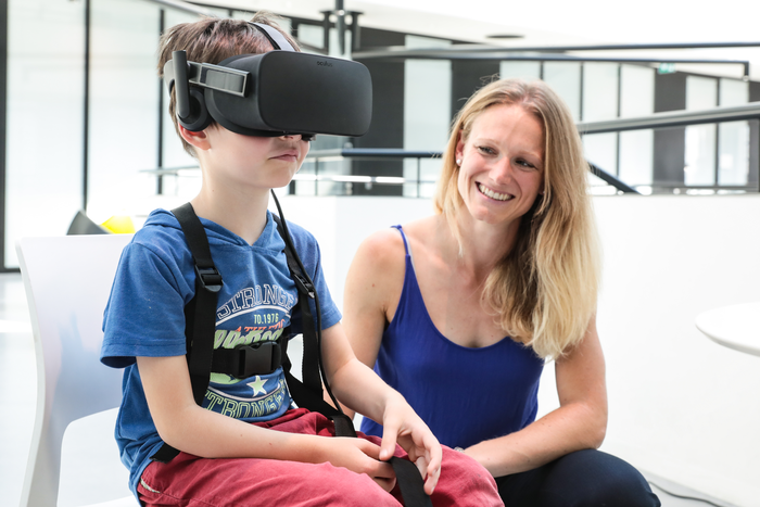 VR disrupts coordination strategies in children