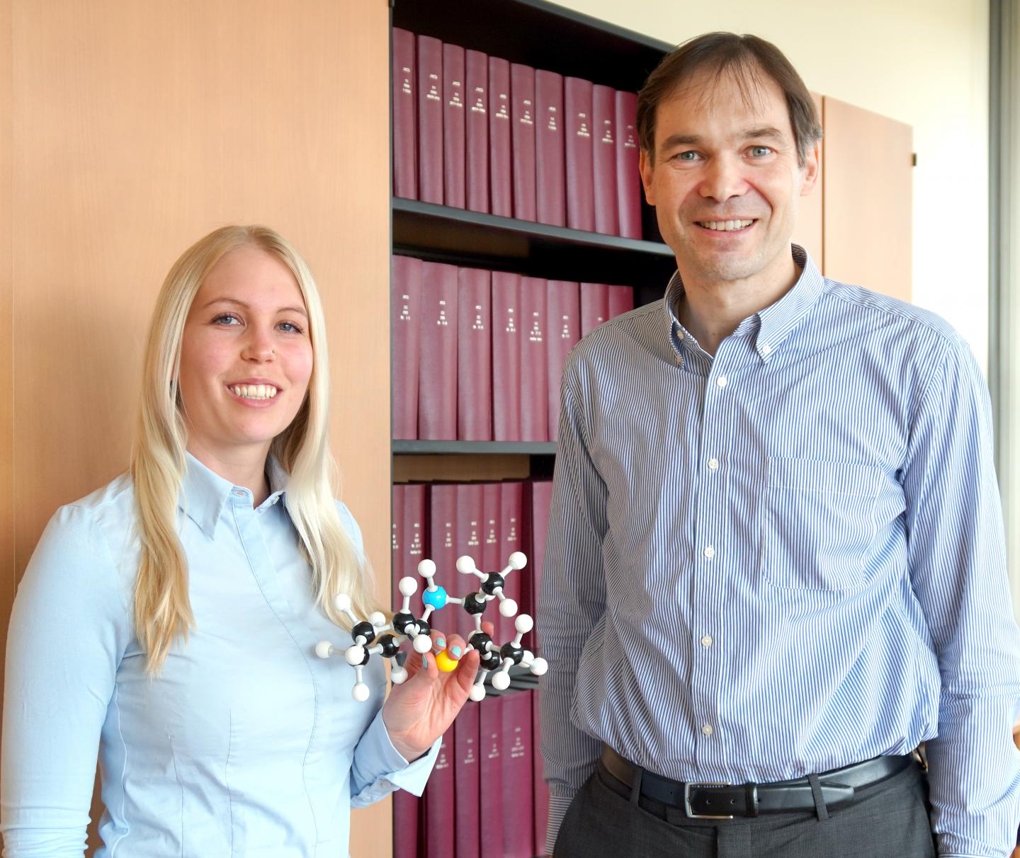 Nadine Zumbraegel and Harald Groeger, Bielefeld University