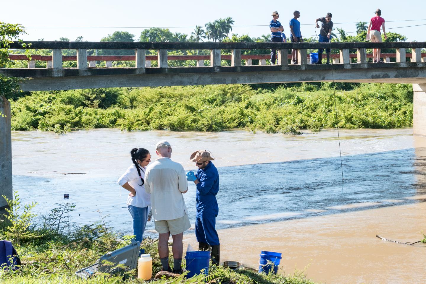 USand Cuban scientists collects river water samples