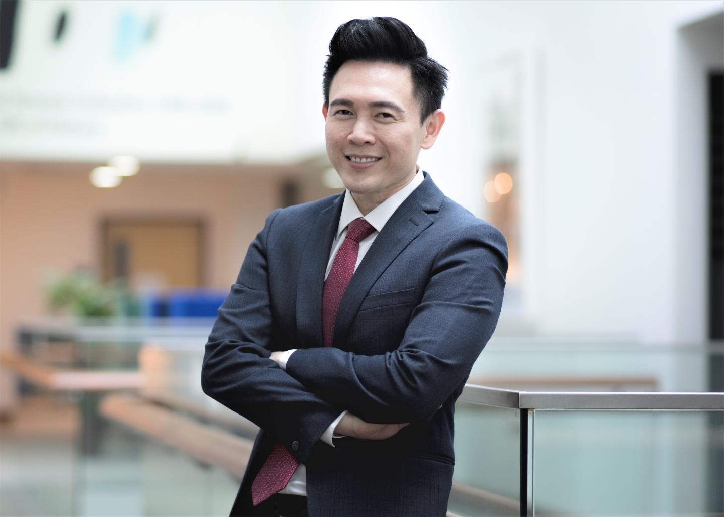 SMU Associate Professor Roy Chua