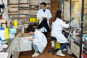 Yang Yang, Jiwoong Lee and Shriaya Sharma in the lab