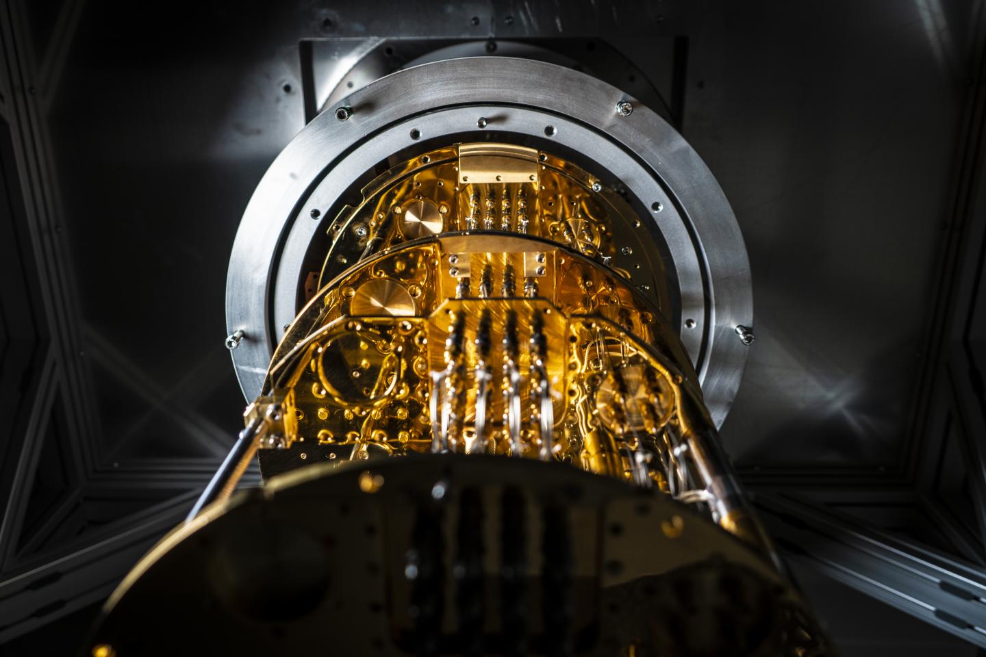 The cryostat cooling Chalmers University's quantum processor to close to abolute zero.