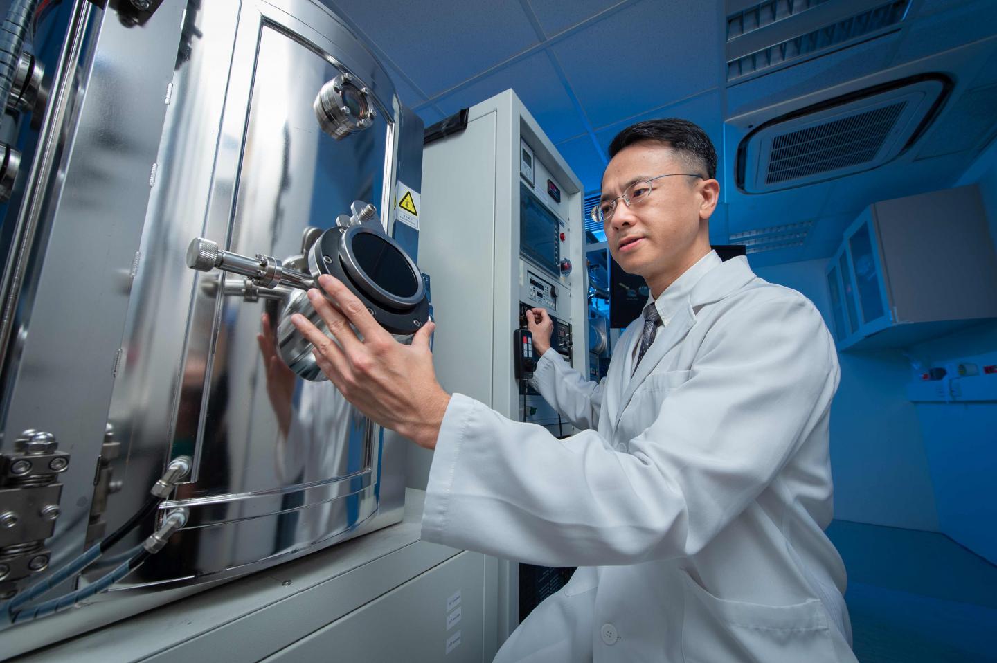 Dr Jeffery Huang Zhifeng has developed a novel approach to manipulating the chirality of drug molecules.